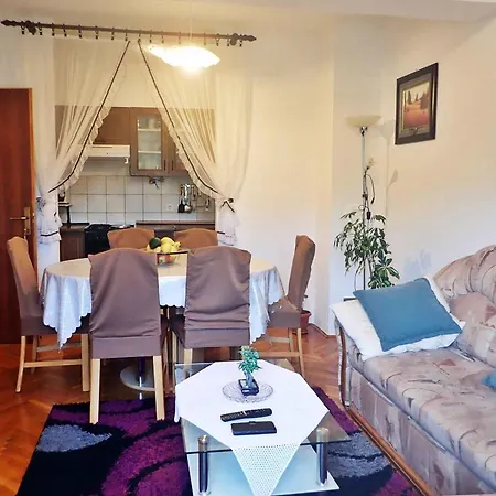 In Starigrad-paklenica 41713 Apartman Starigrad-Paklenica