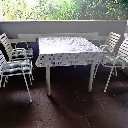 In Starigrad-paklenica 41713 *