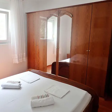 In Starigrad-paklenica 41713 Apartman