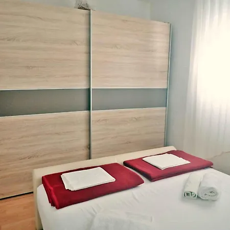 In Starigrad-paklenica 41713 Apartman *
