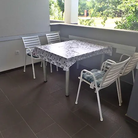 In Starigrad-paklenica 41713 ستاريغغاد باكلينتسا