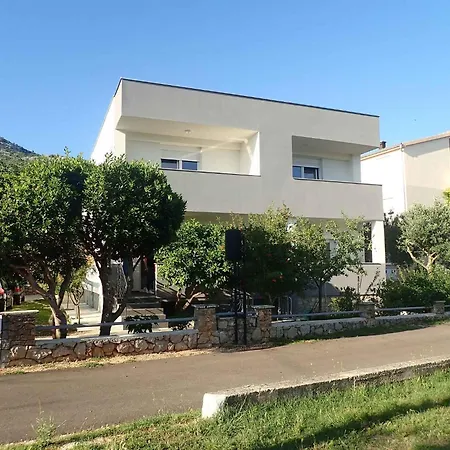 In Starigrad-paklenica 41713