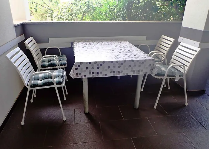 In Starigrad-paklenica 41713 *