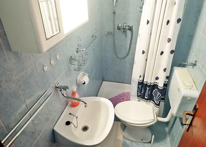 In Starigrad-paklenica 41713 * ستاريغغاد باكلينتسا