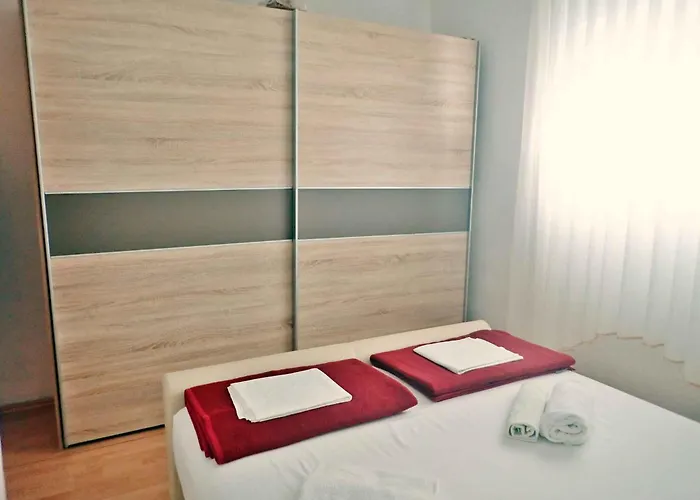 In Starigrad-paklenica 41713 Apartman *