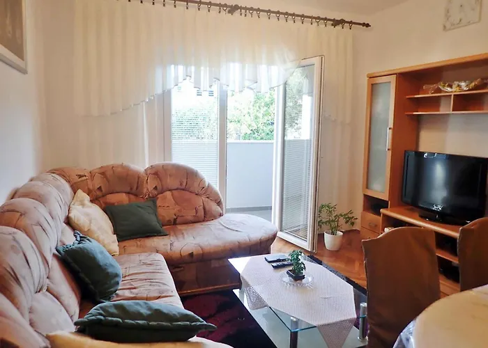 In Starigrad-paklenica 41713 *